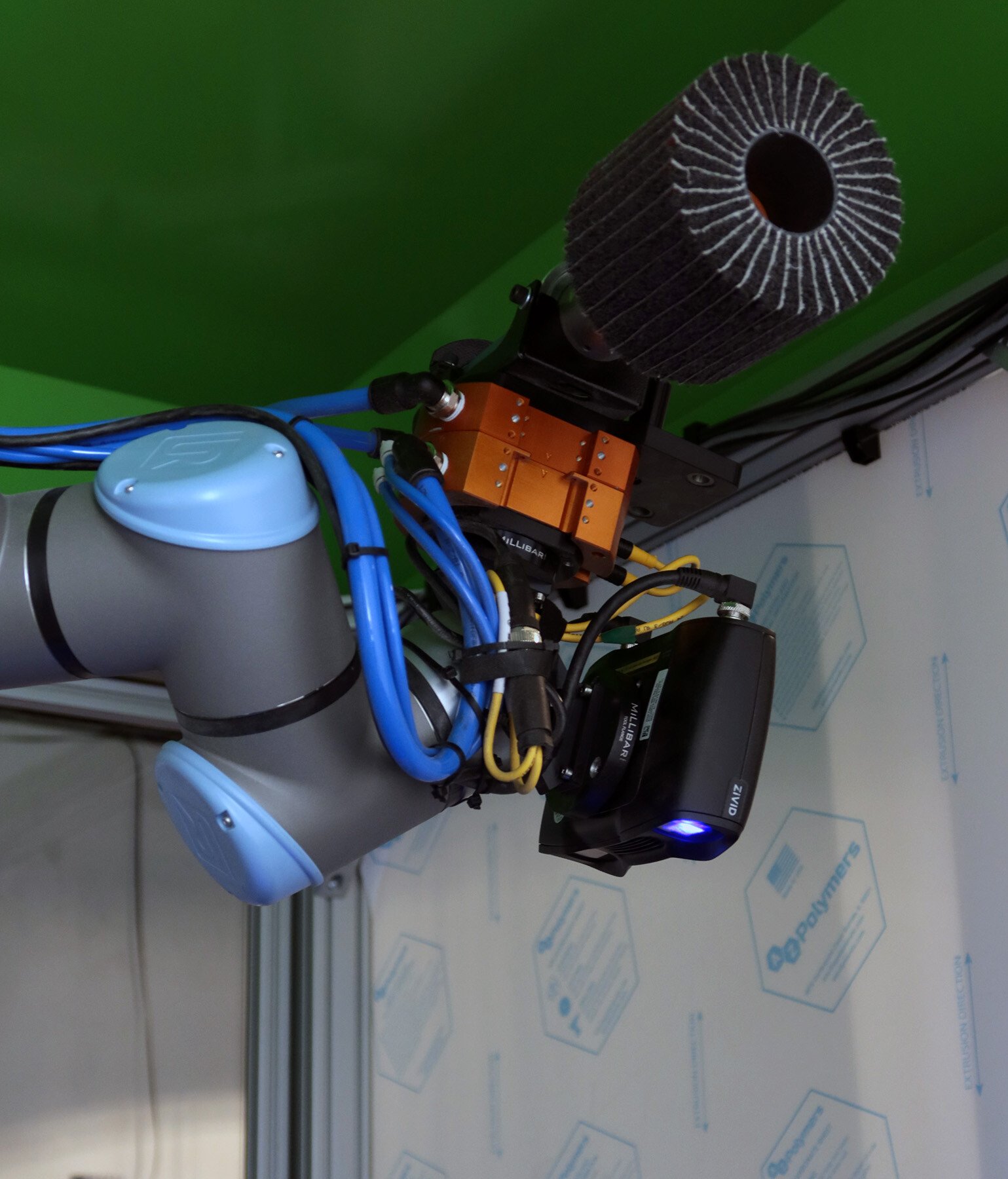 cohesive-workcell-scanning-closeup-cropped